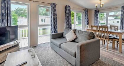 Deluxe Lodge. Park ensuite deck sea vw