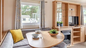 TV - Silver Caravan, Sleeps 8. With dedicated parking.P (Kidwelly, Carmarthenshire)