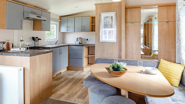 Fridge, oven, stovetop, toaster - Silver Caravan, Sleeps 8. With dedicated parking.P (Kidwelly, Carmarthenshire)
