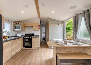 Fridge, oven, stovetop, toaster - Silver 3 Bedroom Caravan, Sleeps 8. With parking. (Great Yarmouth)