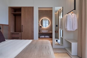 7 bedrooms, desk, iron/ironing board, travel cot - Villa Calisto – A Sunset Sanctuary (2524+VXR Paros, Greece)
