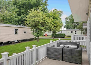 Terrace/patio - Deluxe Lodge. Parking, ensuite, decking. (Kidwelly, Carmarthenshire)