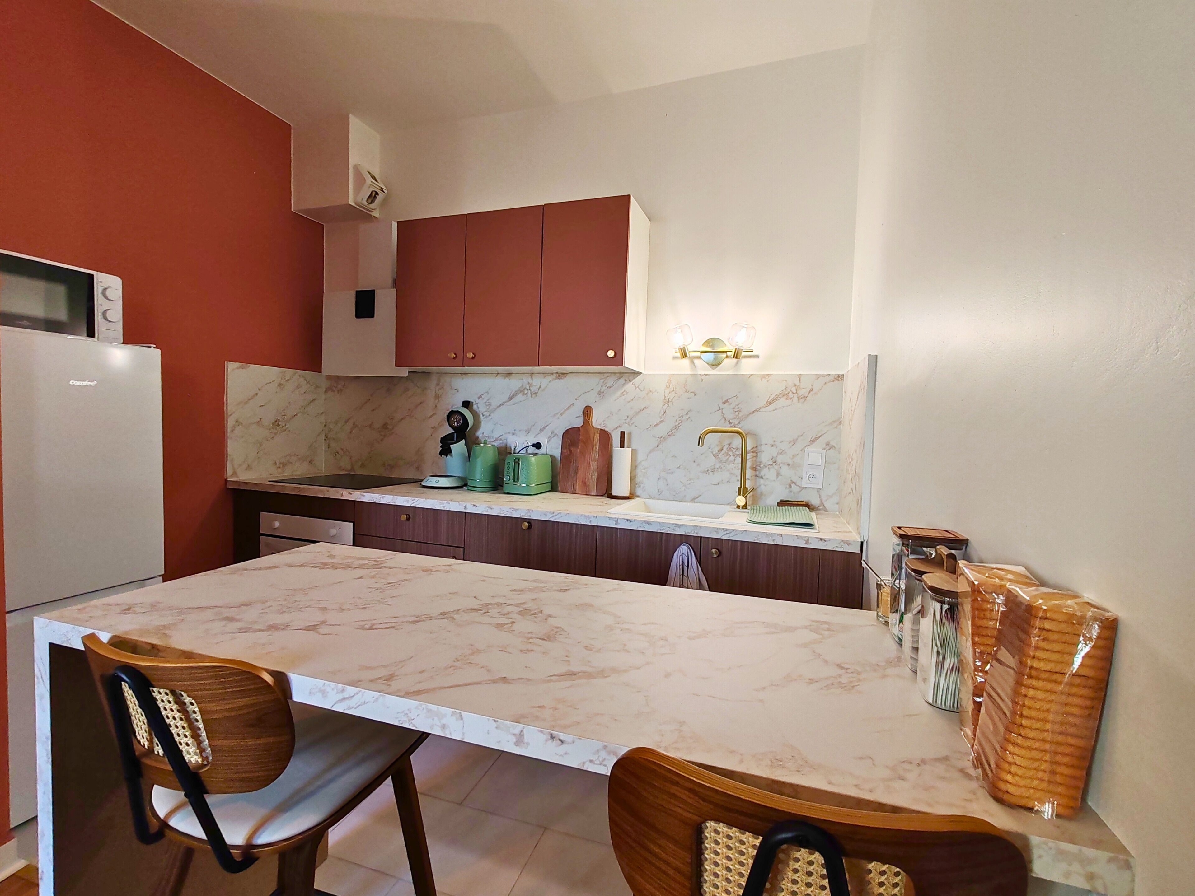 Micro-ondes, four, plaque de cuisson, lave-vaisselle