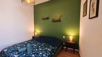 2 Schlafzimmer, BĂŒgeleisen/BĂŒgelbrett, Internetzugang, BettwĂ€sche