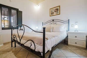 2 bedrooms, iron/ironing board, free WiFi - Apartment in Marsala with 2 bedrooms sleeps 4 (Marsala)