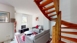 Living area - Vrbo Property (Mignaloux-Beauvoir)