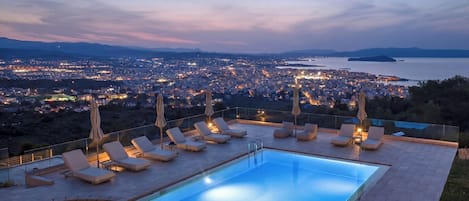 Outdoor pool, pool umbrellas, sun loungers