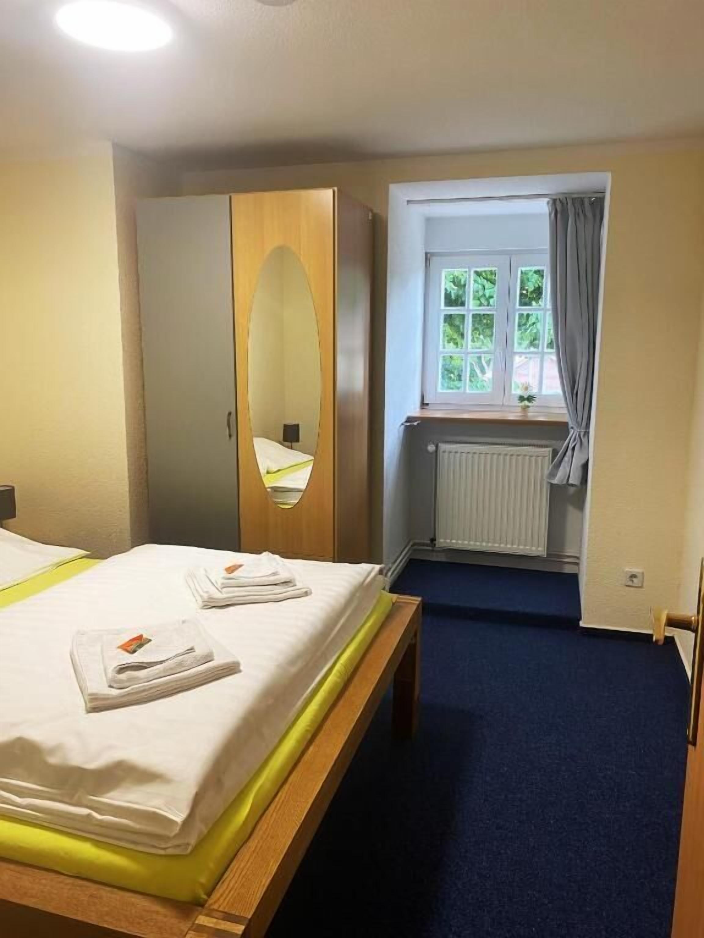 Huoneisto, näköala puutarhaan