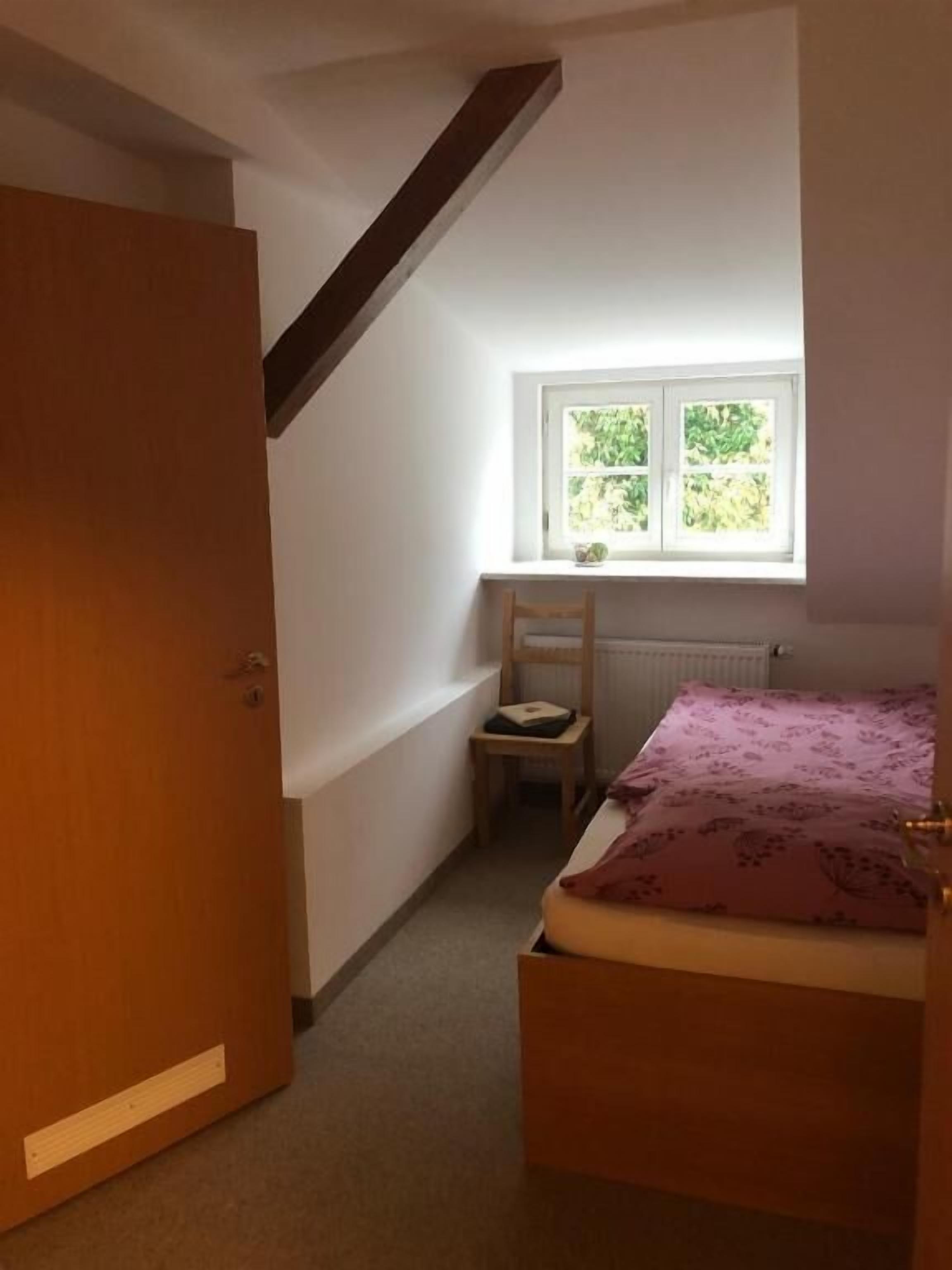 Yhden hengen economy-huone, näköala puutarhaan