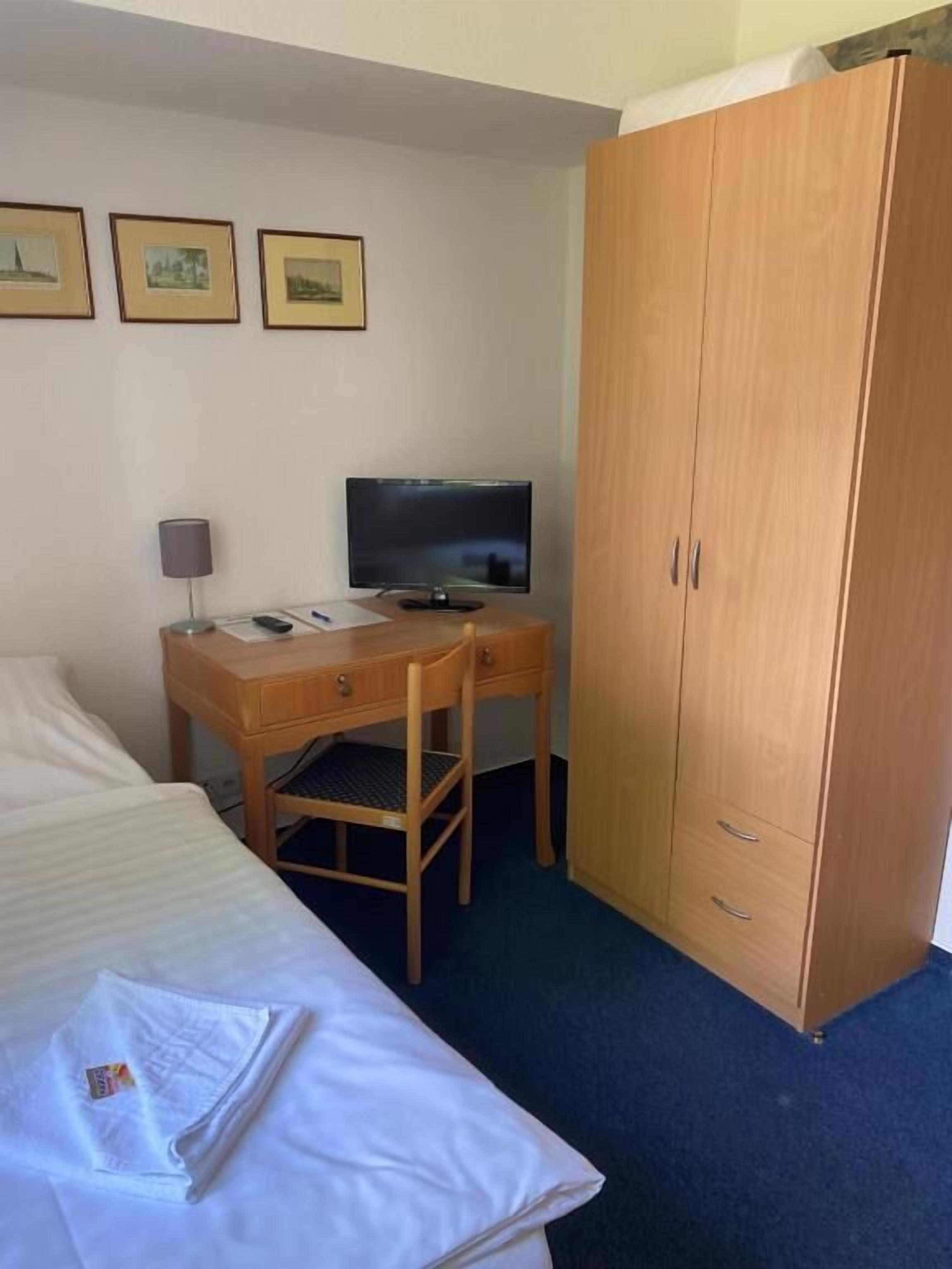 Yhden hengen economy-huone, näköala puutarhaan