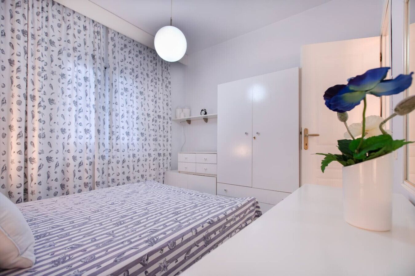 2 habitaciones, tabla de planchar con plancha, wifi y ropa de cama 