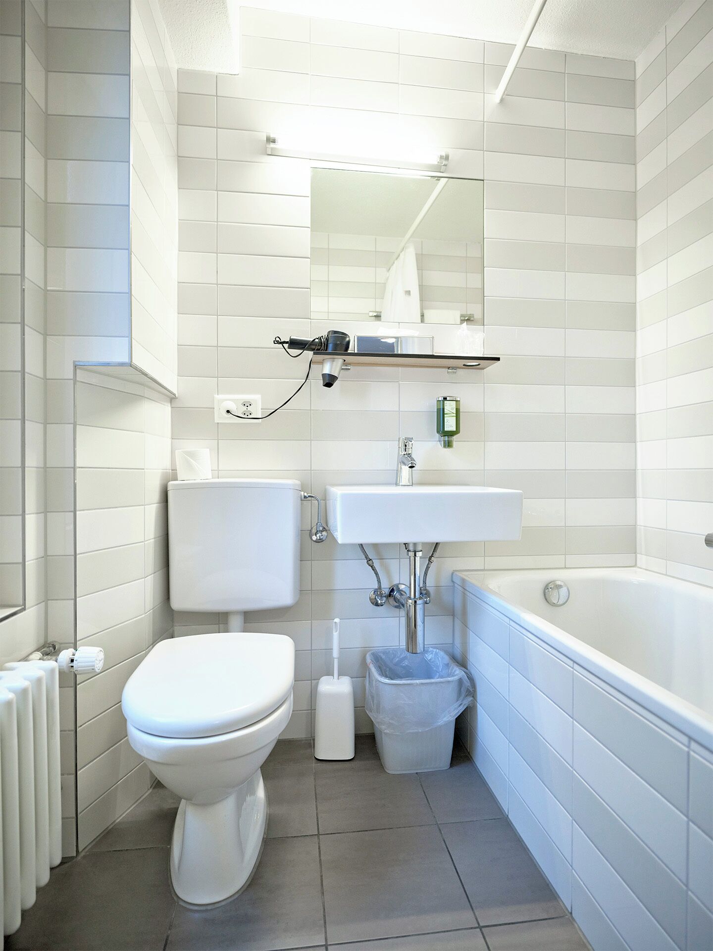 A bathroom with a toilet, sink, and bathtub.