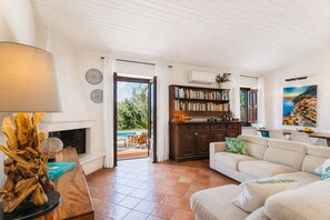 TV - Villa in Massa Lubrense with 3 bedrooms sleeps 6 (Massa Lubrense)