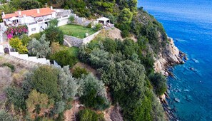 Exterior - Beautiful Villa Apartment by the Sea with Garden & Deck. (Kanapitsa)