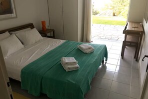 2 bedrooms, iron/ironing board, Internet, bed sheets - Beautiful Villa Apartment by the Sea with Garden & Deck. (Kanapitsa)