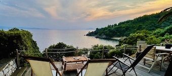Beautiful Villa Apartment by the Sea with Garden & Deck.