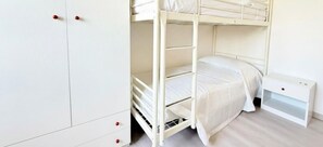 Room - M462 - Marcelli, three-room apartment near the sea (Marcelli)