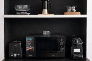 Microwave - Dimora del Gonfalone, Historic Residence in Rome (Rome)