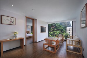 Luxury Suite, 1 Queen Bed, Refrigerator, Hill View | Interior