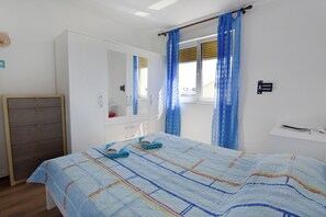 2 bedrooms, Internet, bed sheets - Comfortable stay near Umag center (Umag)