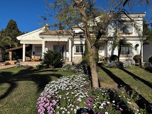 Exterior - Cuatro Palmeras - Villa with private pool and garden - Sleeps 6 (ALHAURIN El Grande)