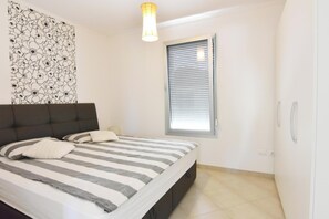 2 bedrooms, iron/ironing board, Internet, bed sheets - Apartment with terrace near Umag beach (Umag)