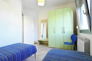 2 bedrooms, iron/ironing board, Internet, bed sheets - Apartment with terrace near Umag beach (Umag)