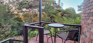 Outdoor dining - Waters Edge Guest Stay & Spa (Kerikeri)