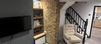 Stylish 2-Bed House, Private Garden & Parking, Close to Rayleigh