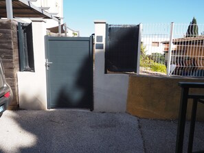 Property grounds - Beautiful, quiet apartment, 5 mn from town center, 10 mn from Almanarre beach (Hyères)