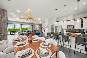 Dining - Casa Solara: Panoramic Views, Pool & Spa, GameRoom (Desert Hot Springs)