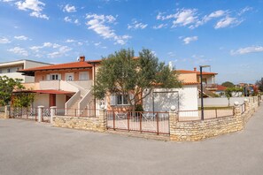 Exterior - Two bedroom apartment on first floor near the town center and sea - Mediteran 2 (Umag)