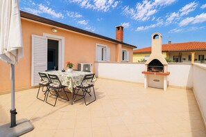 Outdoor dining - Two bedroom apartment on first floor near the town center and sea - Mediteran 2 (Umag)