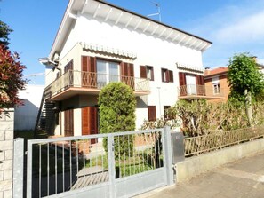 Exterior - Nice 2-bedroom flat with common garden (Lignano Sabbiadoro)