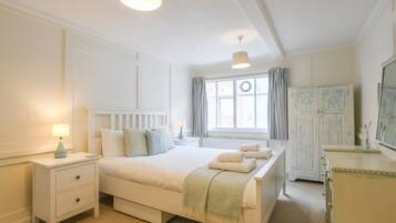 3 quartos, individualmente decorados, individualmente mobiliados