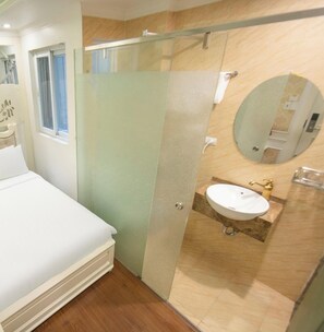 Quarto solteiro básico | Banheiro