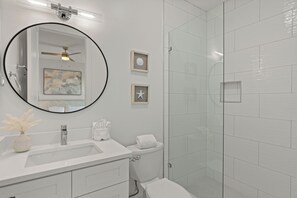 Bathroom - Sleeps 32 | Pool + Spa + Golf Carts + Bikes | Near Grayton Beach | Graytness (Santa Rosa Beach)