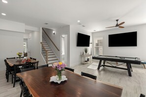 Dining - Sleeps 22 | Massive Pool + Spa | Golf Cart + Game Room | Woodland Shores (Santa Rosa Beach)