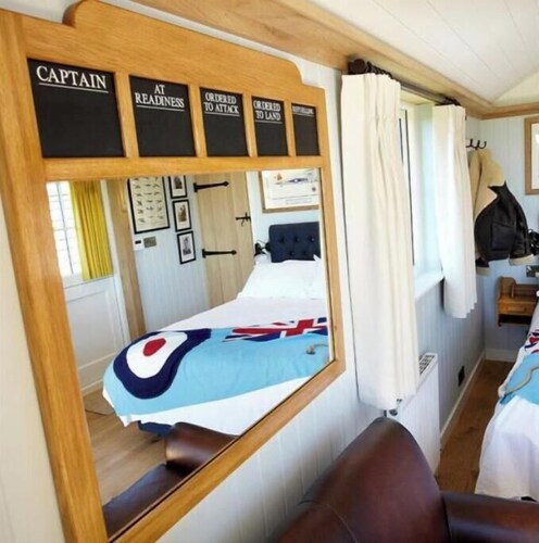 Luxury Shepherd Hut - The Fenton
