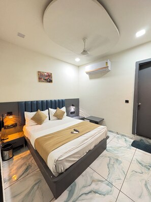 Deluxe Double Room, City View | In-room safe, desk, laptop workspace, free WiFi