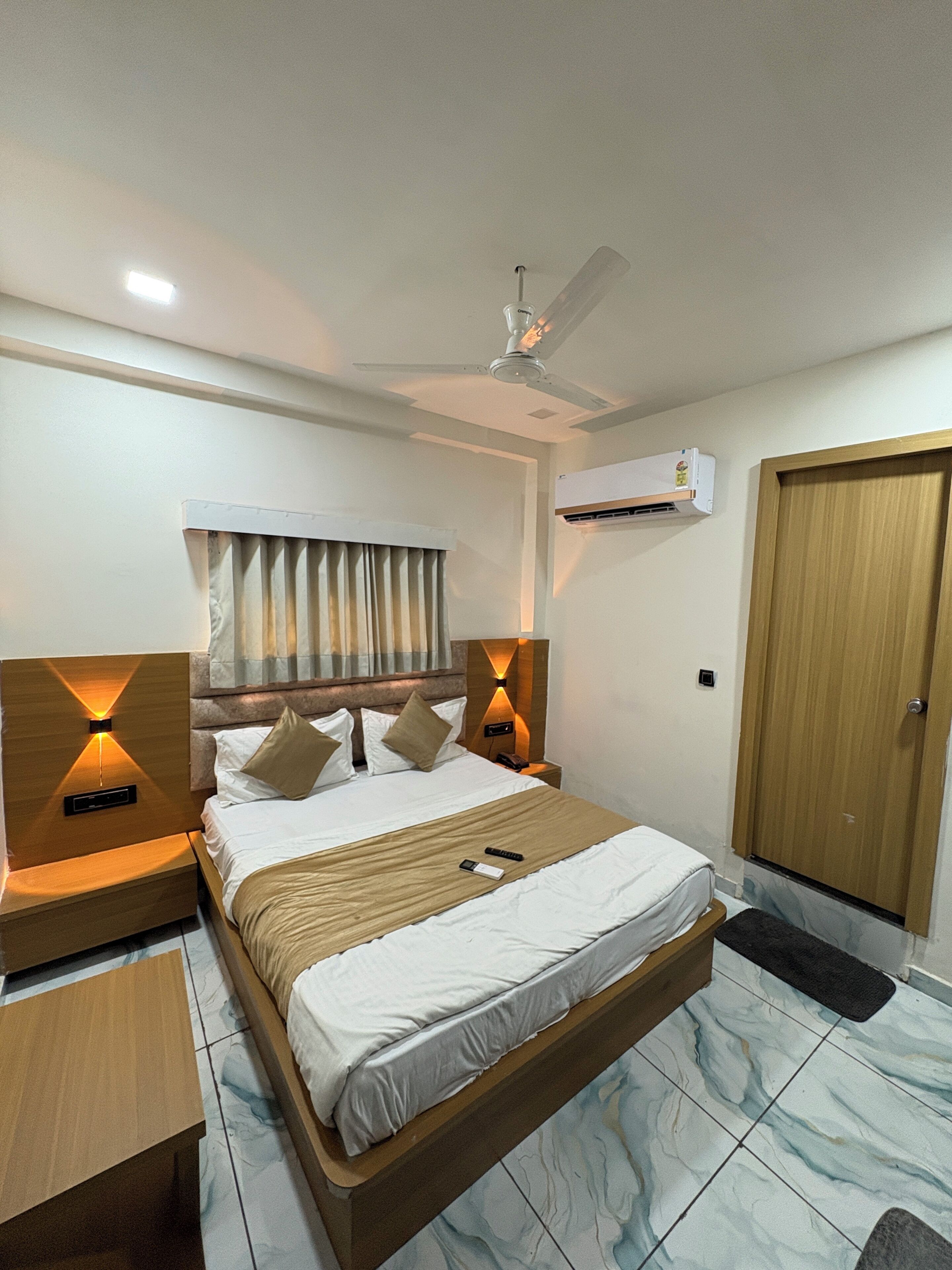 Deluxe Double Room, City View | In-room safe, desk, laptop workspace, free WiFi