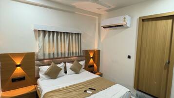 Deluxe Double Room, City View | In-room safe, desk, laptop workspace, free WiFi