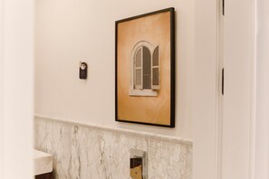 Deluxe Double Room, City View | Interior