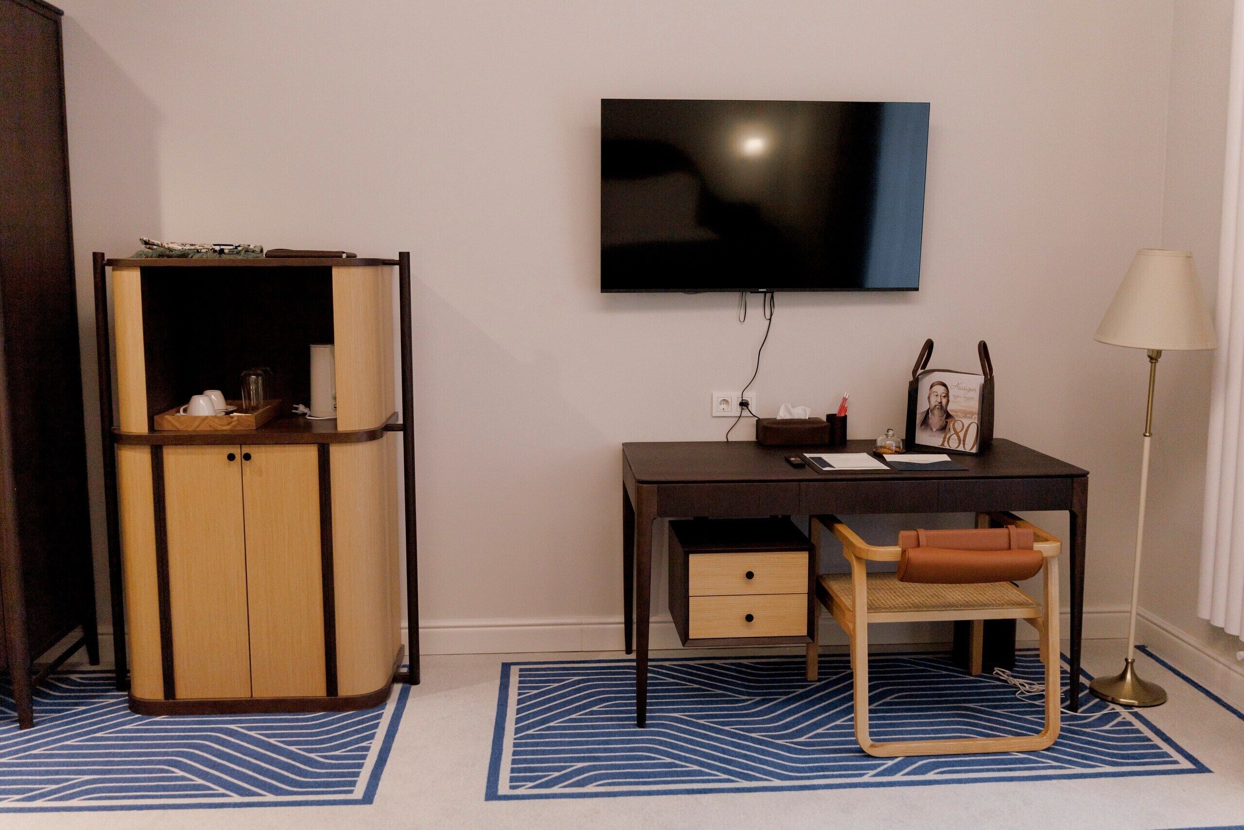 Deluxe Double Room, City View | Interior