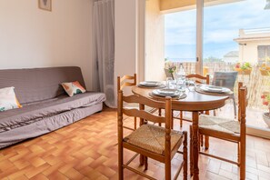 Dining - Apartment "Sea View" with Wi-Fi, Air Conditioning, and Stunning Views (Brando)