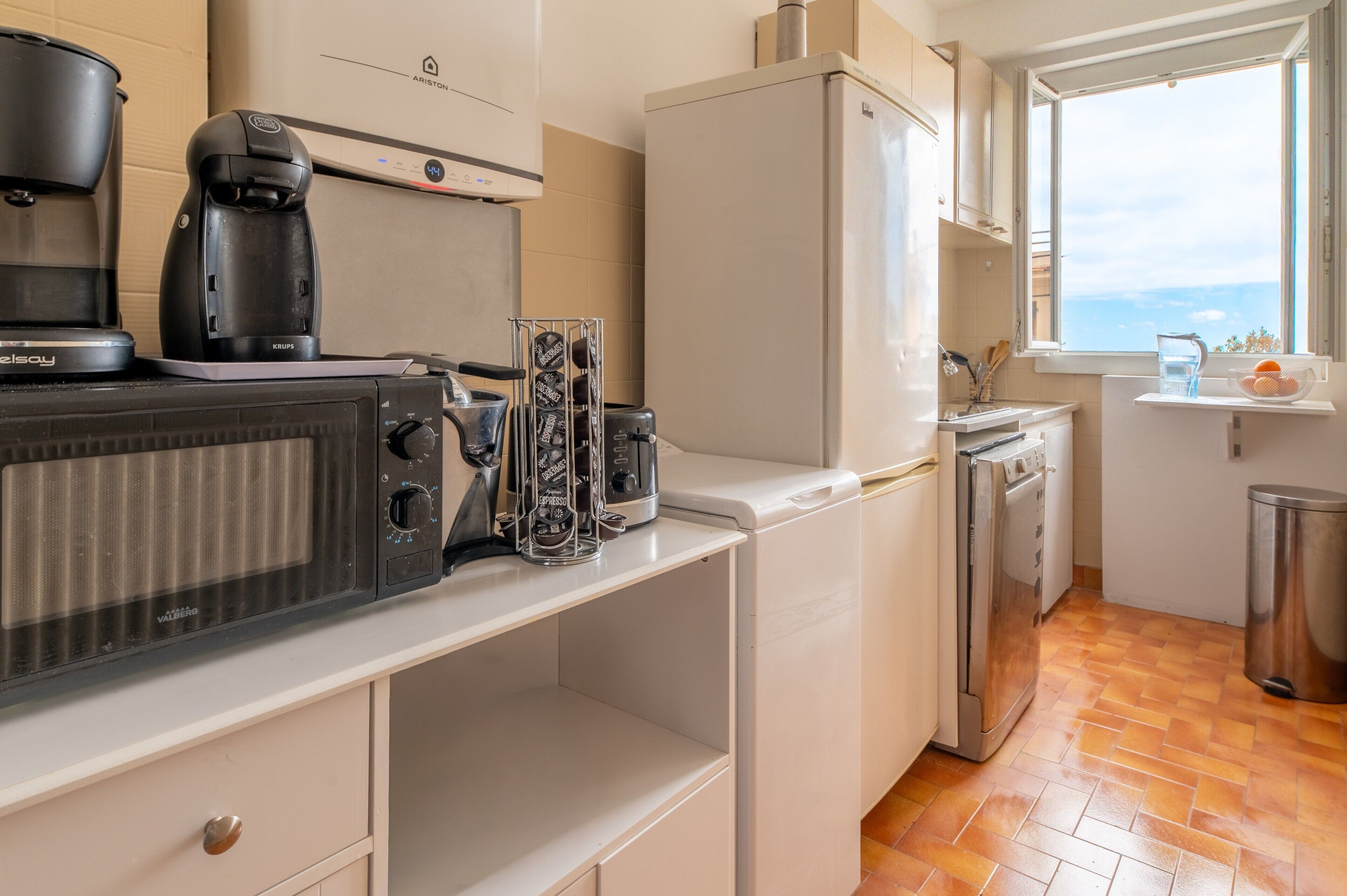 Refrigerador, microondas, parrilla de estufa y lavavajillas 