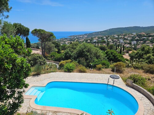 Sea view villa, sleeps 10, close to beaches and walks, private pool