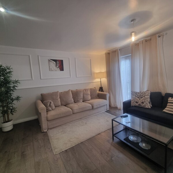 Apartment Sleeps 4 Near Hainault Forest - Ilford