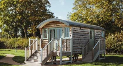 Luxury Shepherd Hut - The White Princess