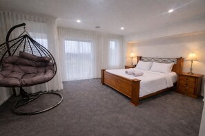 7 bedrooms, iron/ironing board, Internet, bed sheets